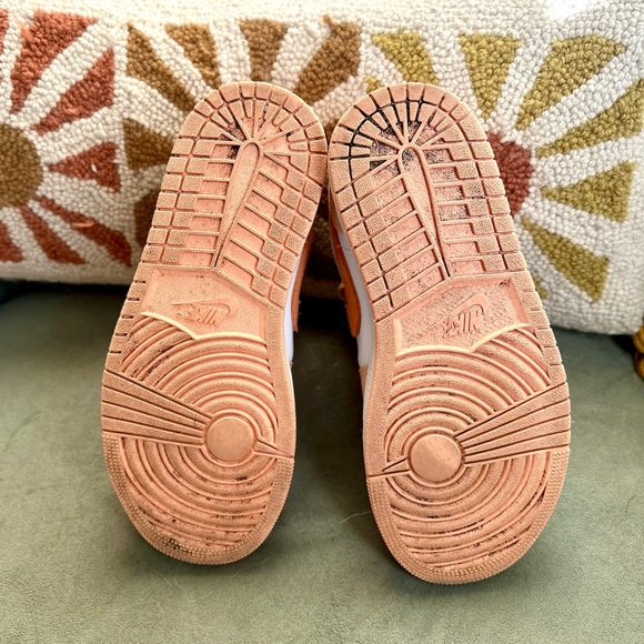 Nike Air Jordan 1 Low - Picture 8 of 8